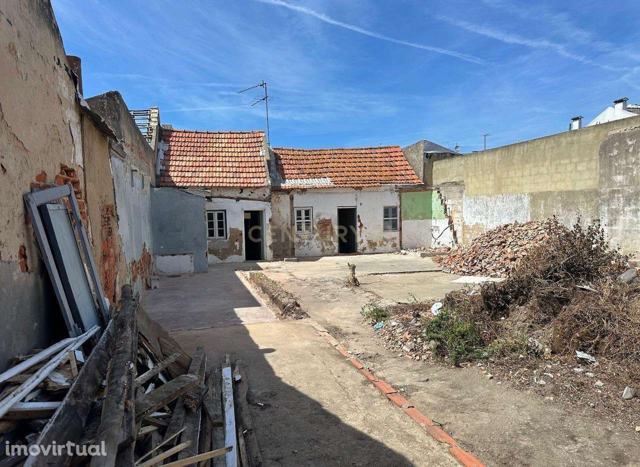 Moradia Térrea T3  para reconstrução - Grande imagem: 2/5