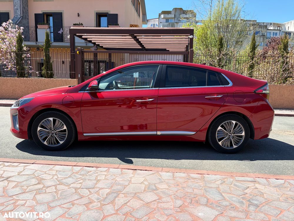 Hyundai IONIQ - 7