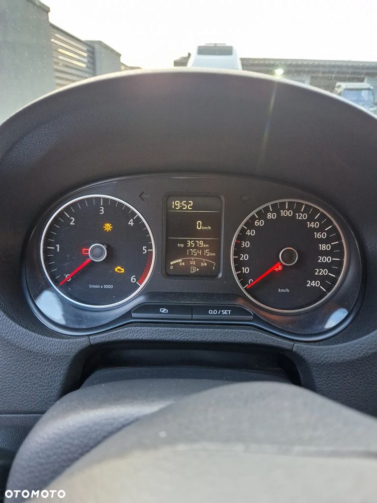 Volkswagen Polo 1.6 TDI DPF BlueMot Highline - 15