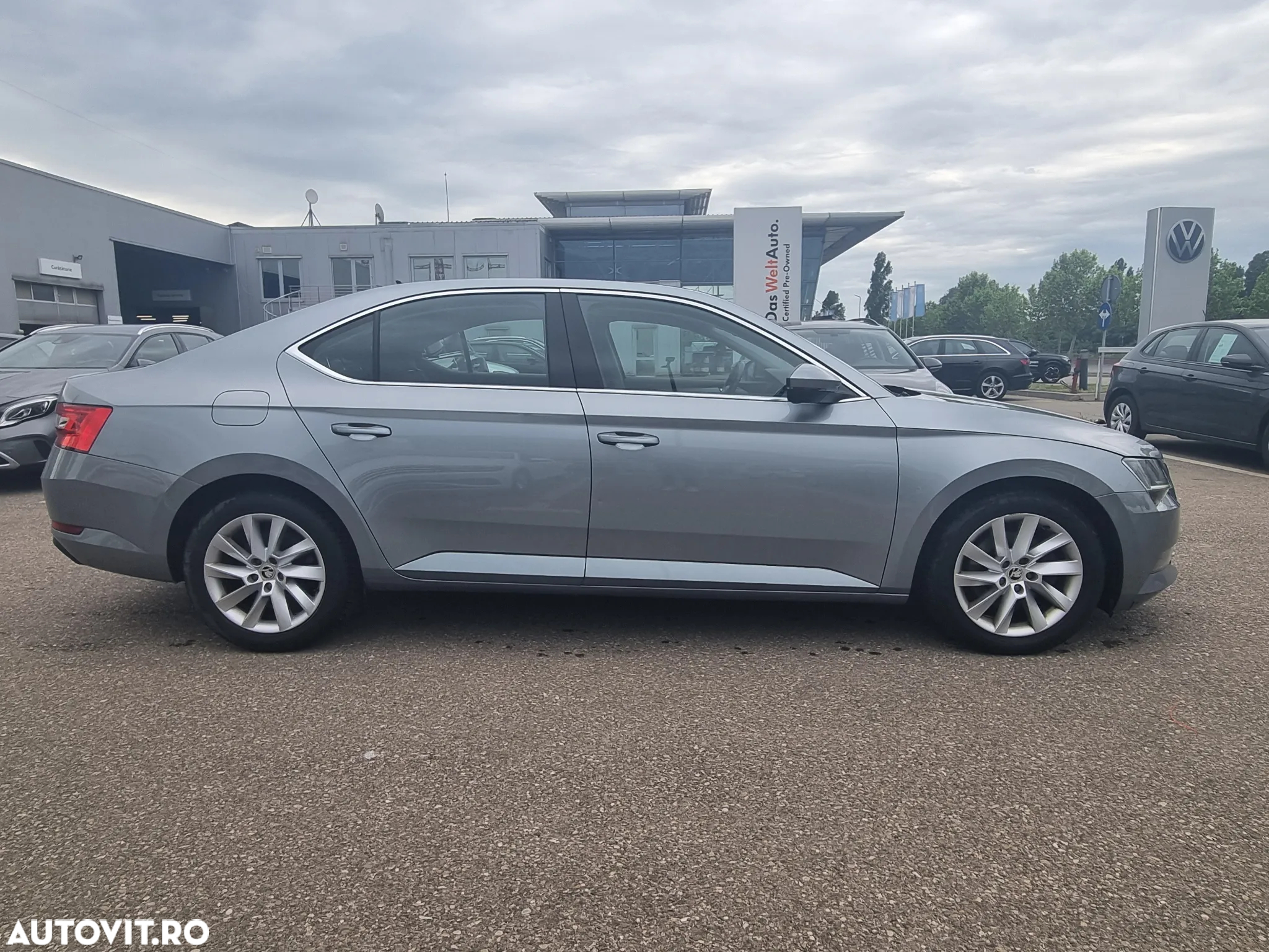 Skoda Superb 2.0 TDI DSG Ambition - 4