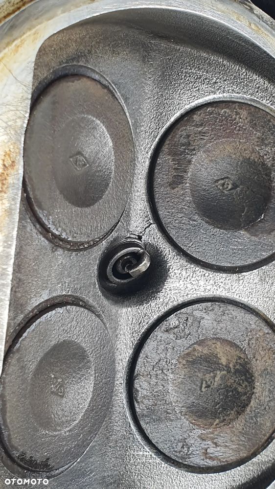 GLOWICA ZAWORY DZWIGIENKA    TGB BLADE 550 - 18