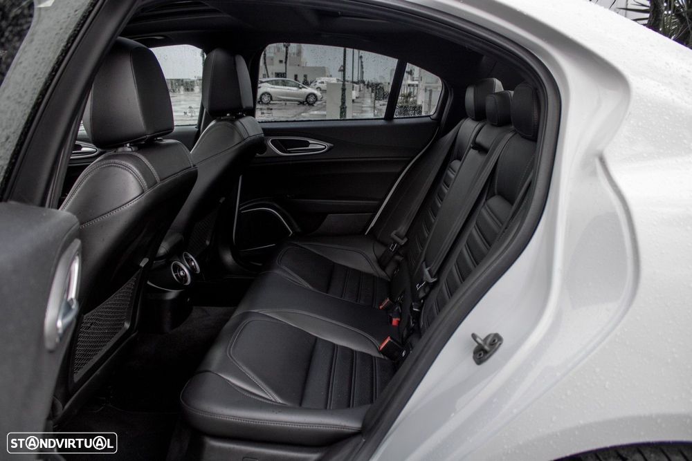 Alfa Romeo Giulia 2.2 D Ti AT8 - 14