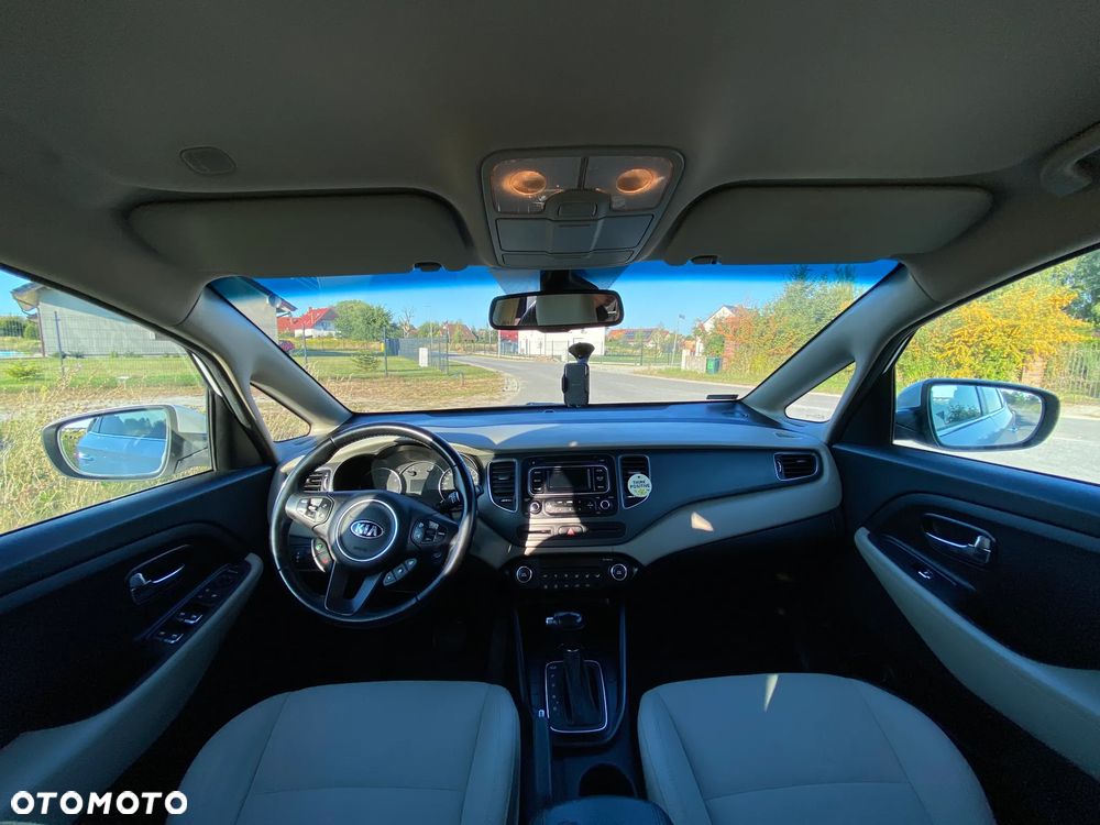 Kia Carens - 9