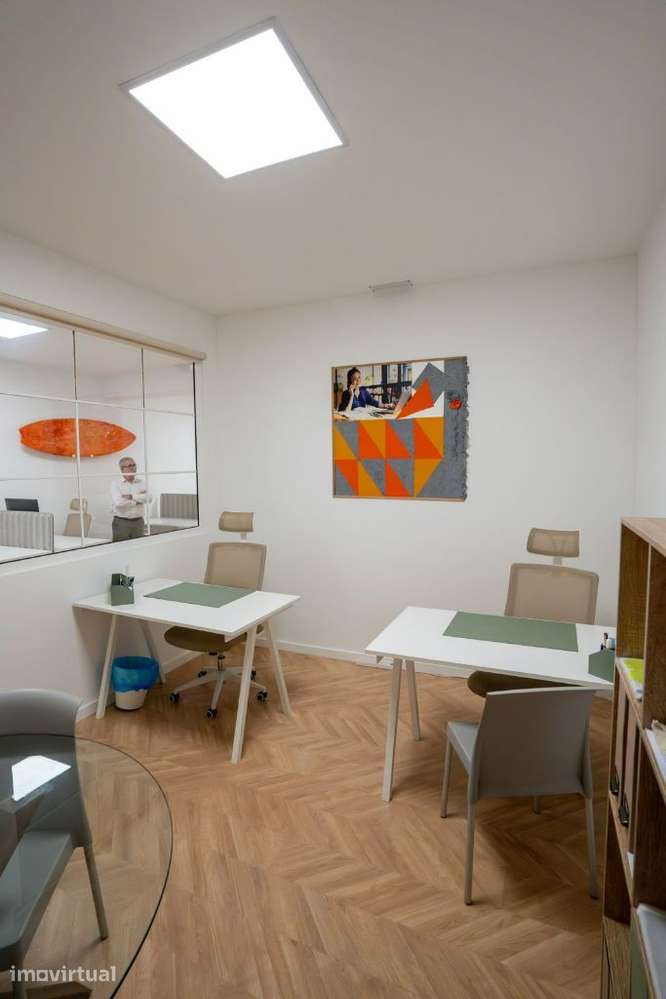 Escritório moderno de 30m² com acessibilidade e montra - Grande imagem: 3/7