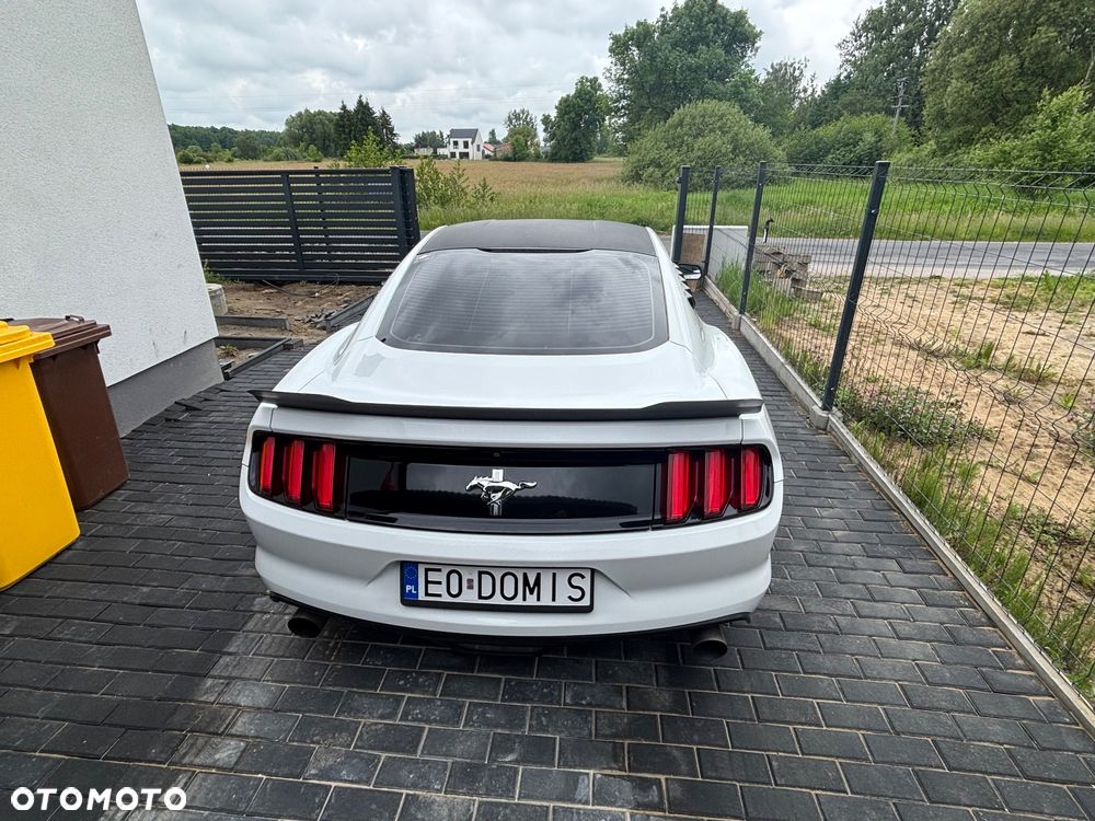 Ford Mustang - 4
