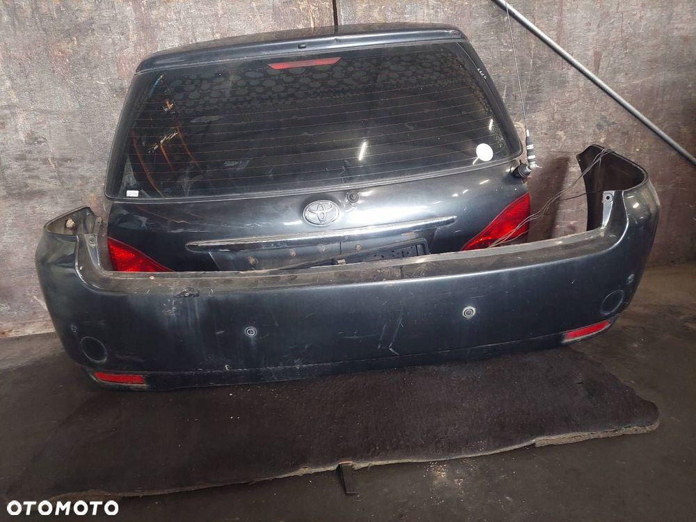 KOMPLETNY TYŁ KLAPA BAGAŻNIKA ZDERZAK LAMPY TOYOTA AVENSIS VERSO I 1E2 - 4