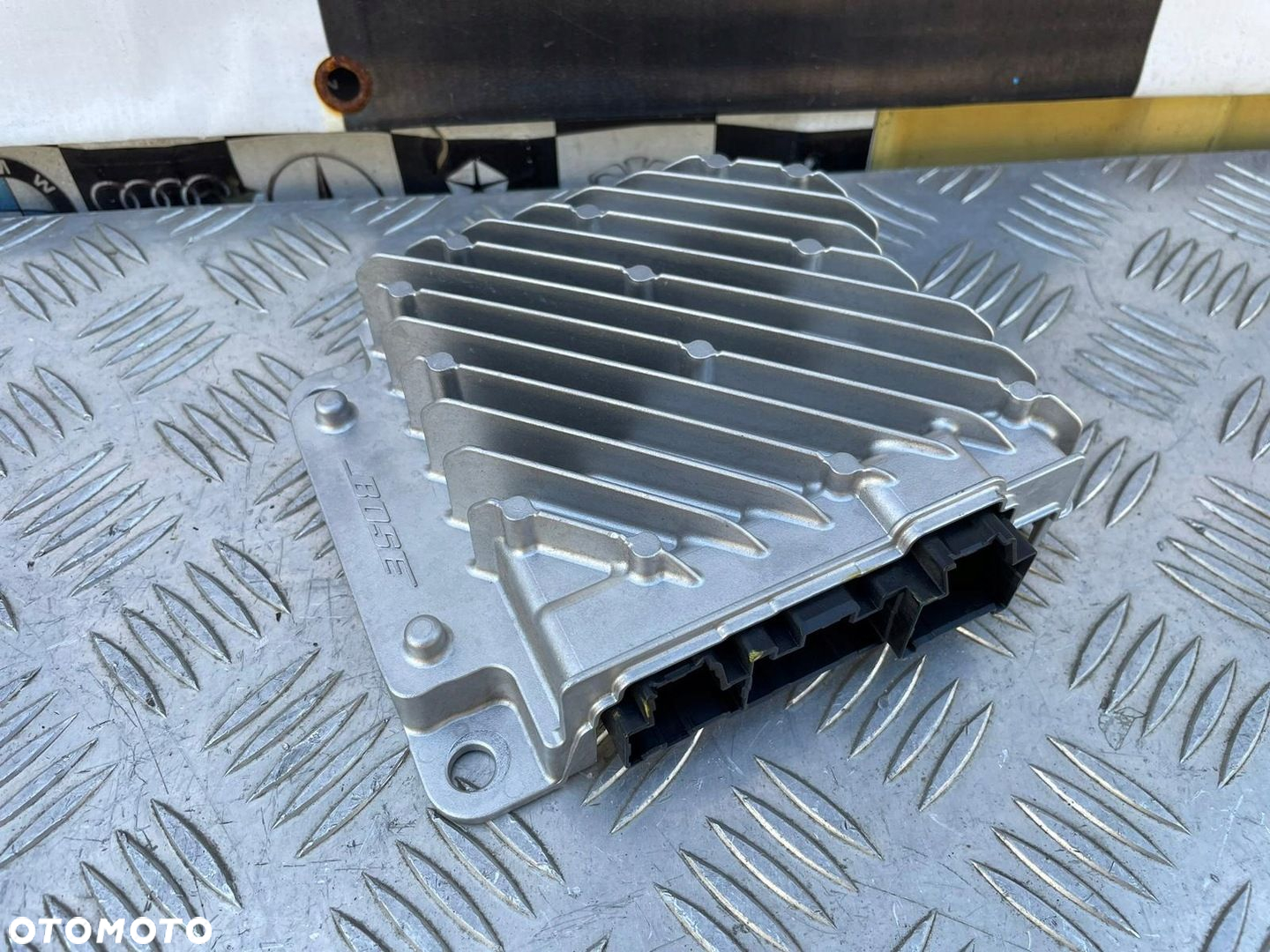 RENAULT CLIO V WZMACNIACZ BOSE 280612781R - 2