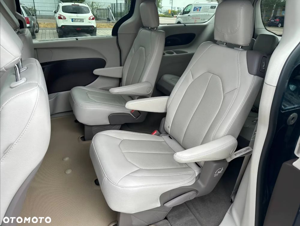 Chrysler Pacifica - 9