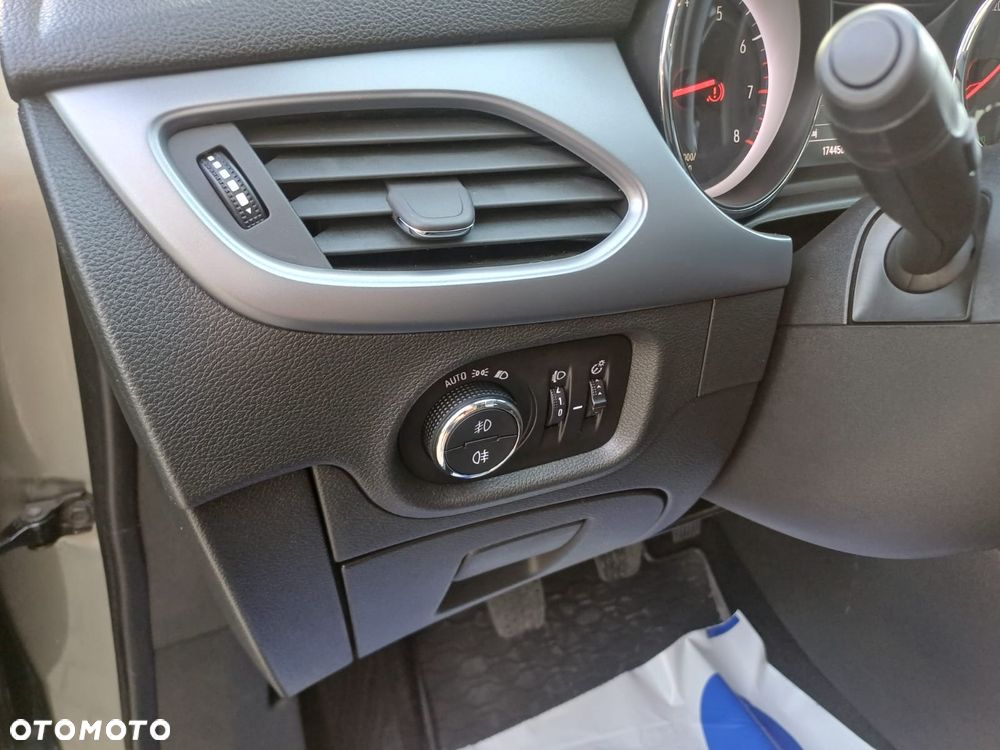 Opel Astra 1.4 T GPF Elite - 12
