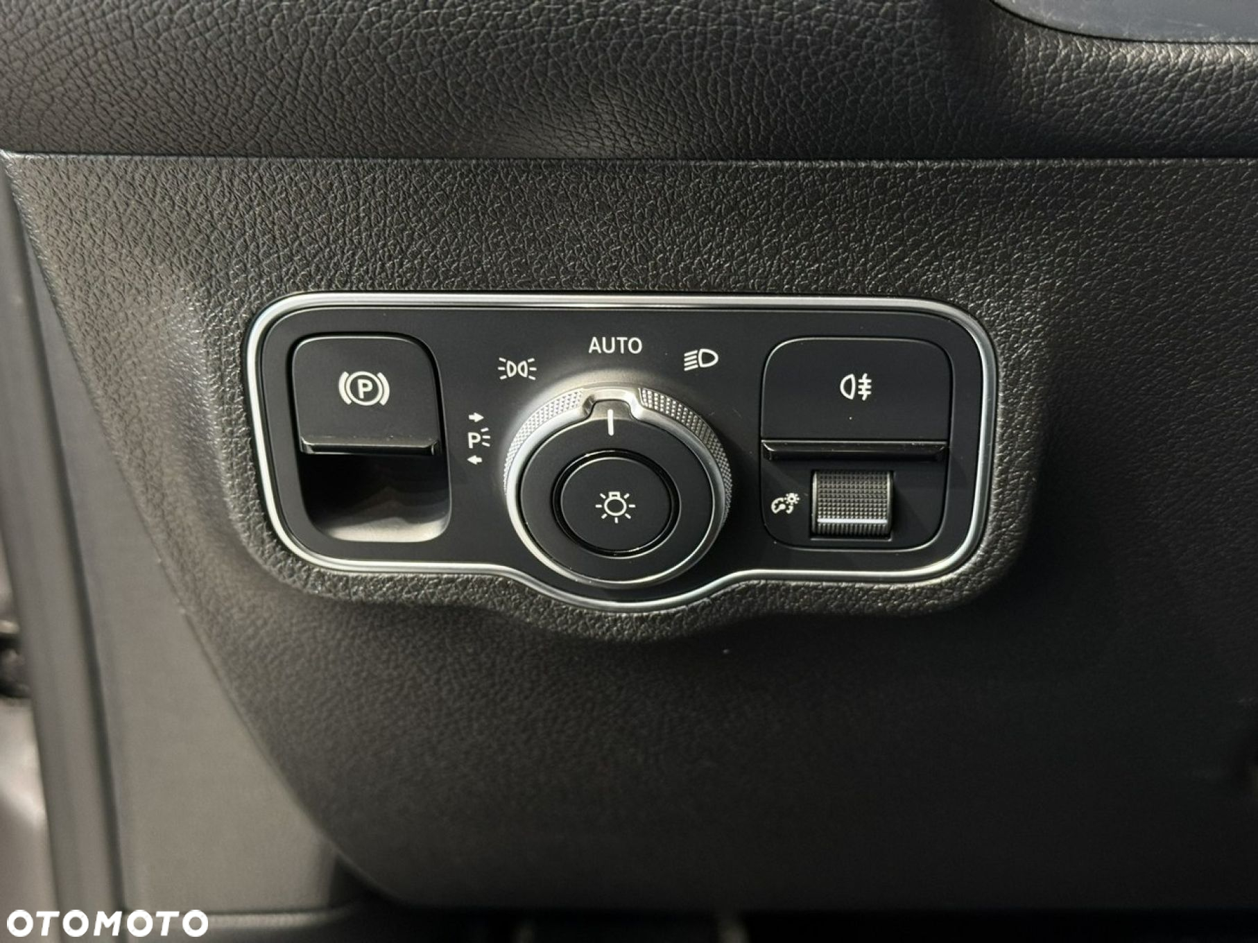 Mercedes-Benz GLB - 30