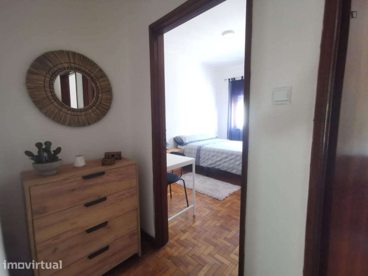 Quarto - localizado em Santo Ildefonso Porto - Grande imagem: 4/25