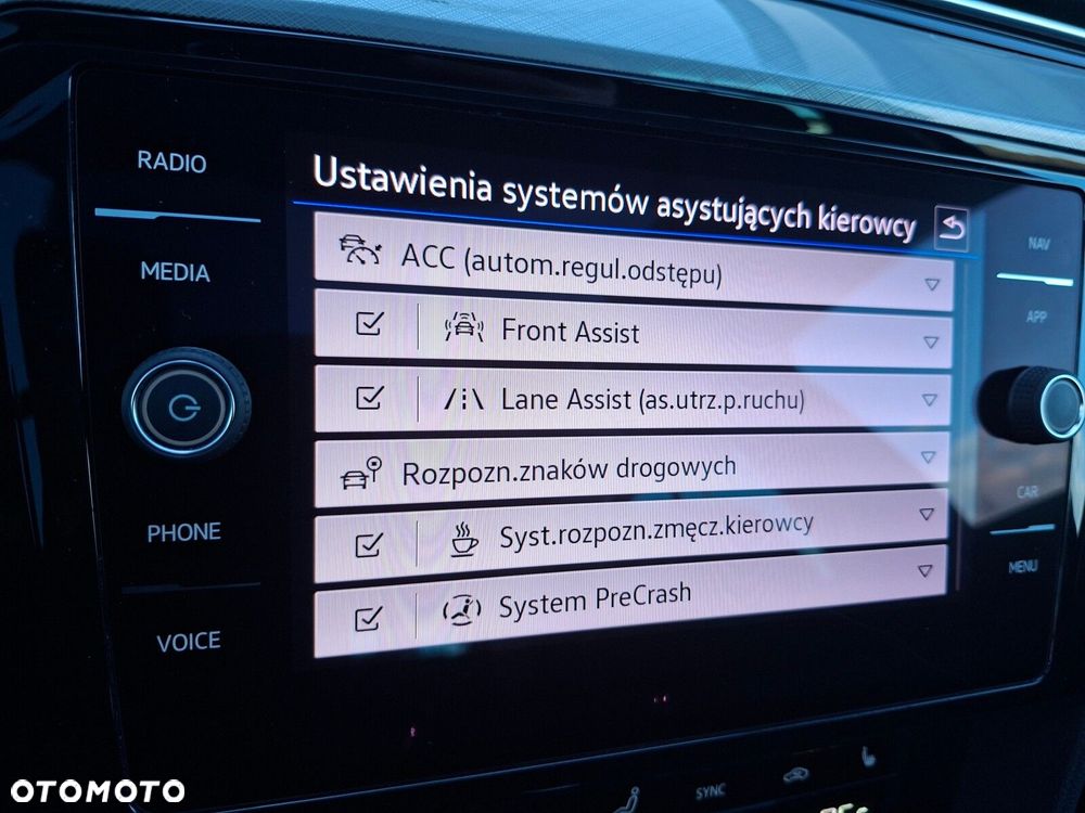 Volkswagen Passat - 28