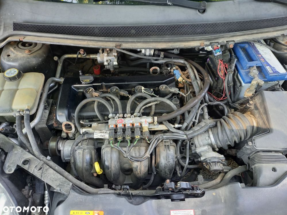 Ford Focus II lift kombi 2.0 benzyna z LPG - 8