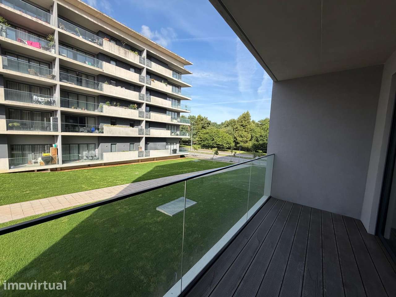 Apartamento T2 Varanda Garagem Pronto Habitar Parque Lavandeira - Grande imagem: 2/26