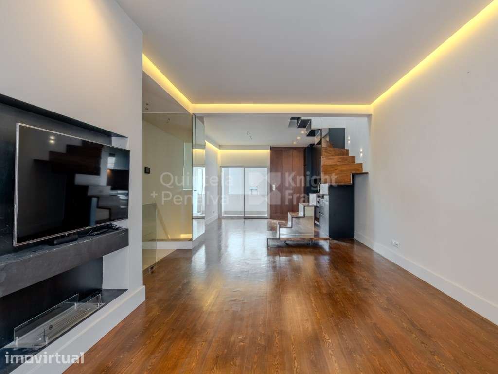Apartamento T2 duplex para arrendar sem móveis em Lisboa - Grande imagem: 3/31