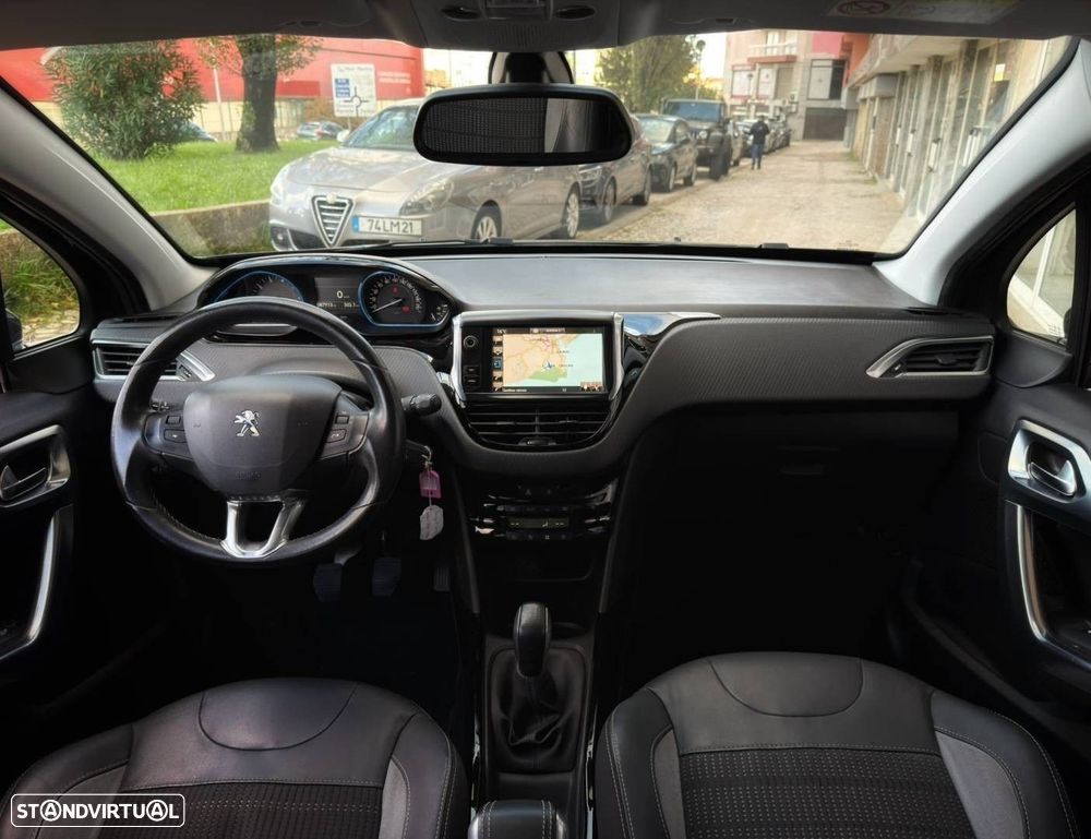 Peugeot 2008 1.2 PureTech Allure - 17