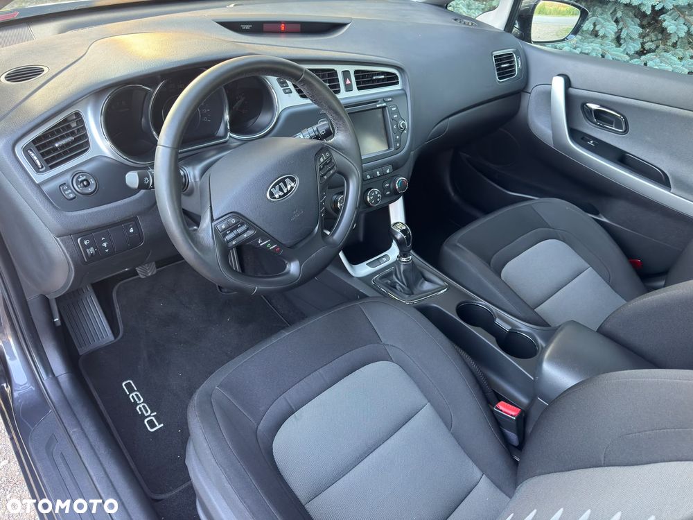 Kia Ceed 1.4 CVVT Fifa World Cup Edition - 6
