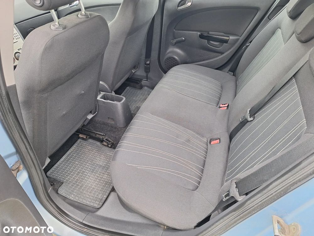 Opel Corsa 1.4 16V Cosmo - 14