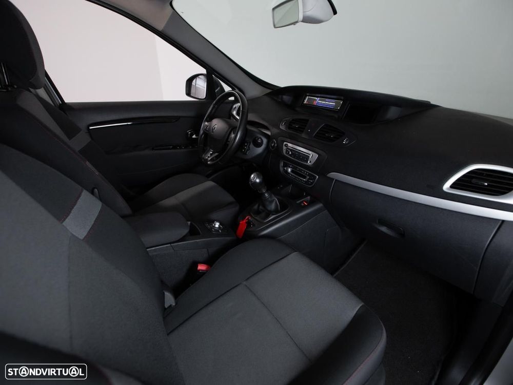 Renault Mégane Scénic - 8