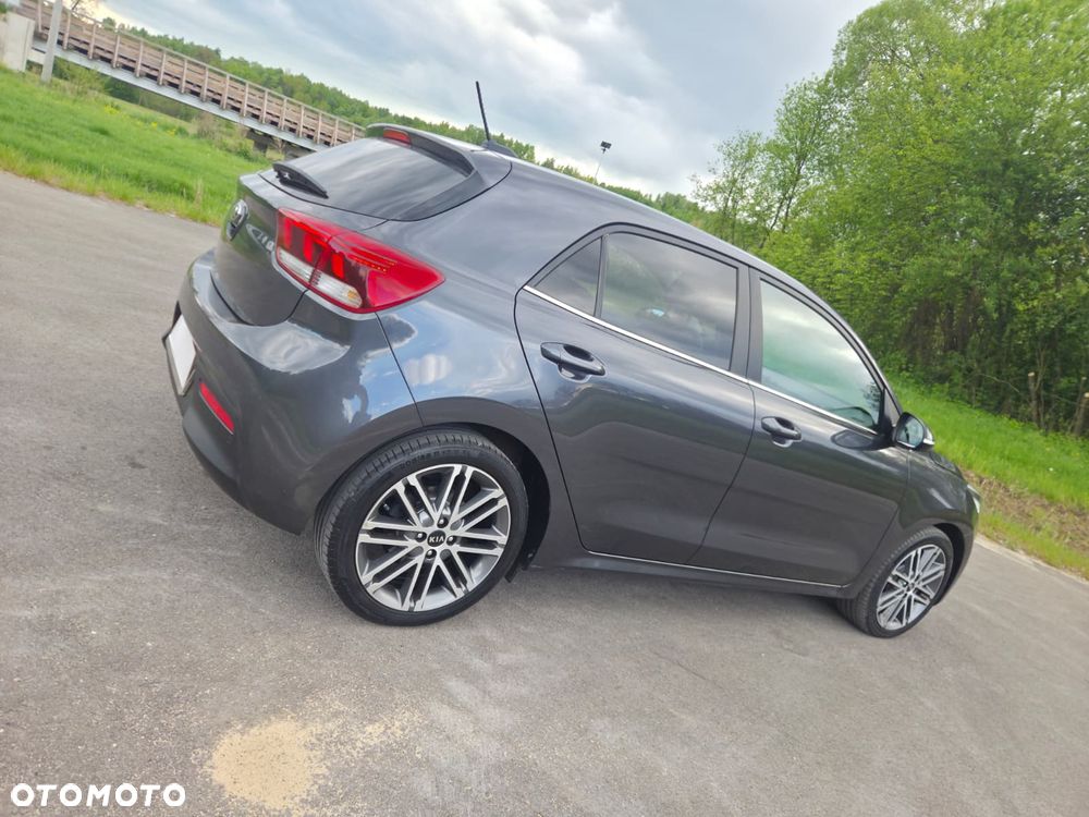 Kia Rio 1.4 L - 5