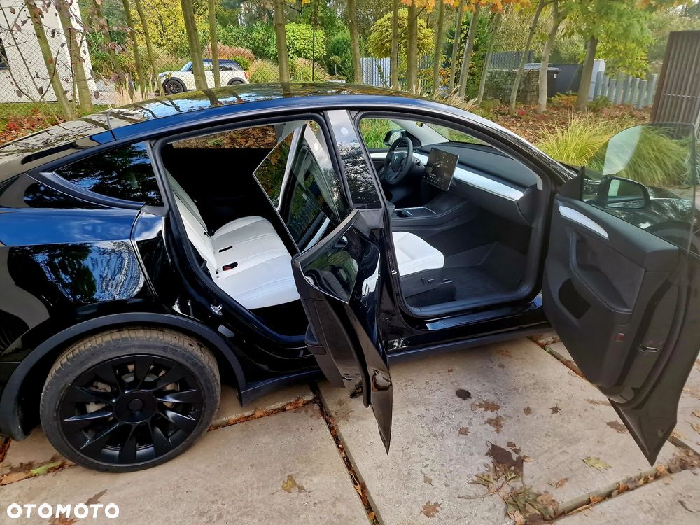 Tesla Model Y Long Range AWD - 2