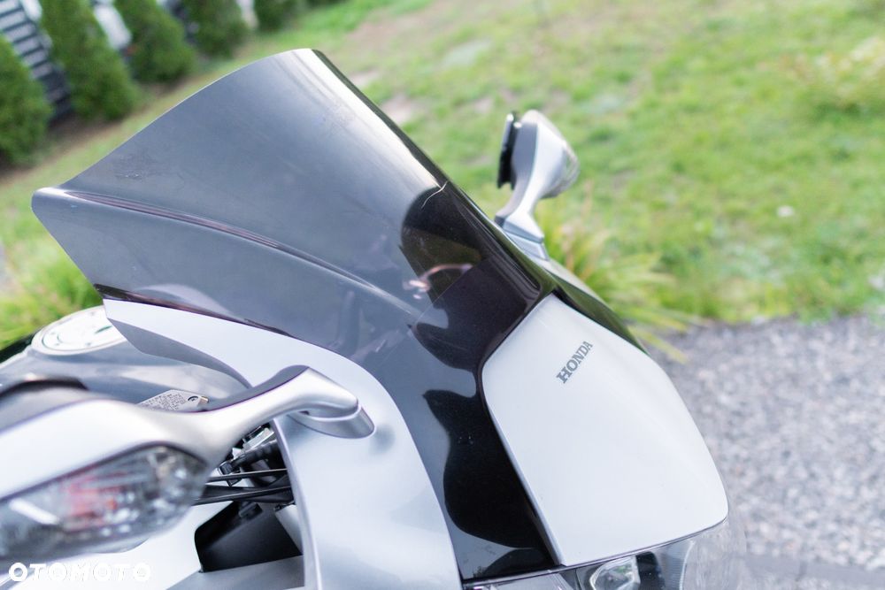 Honda VFR - 13