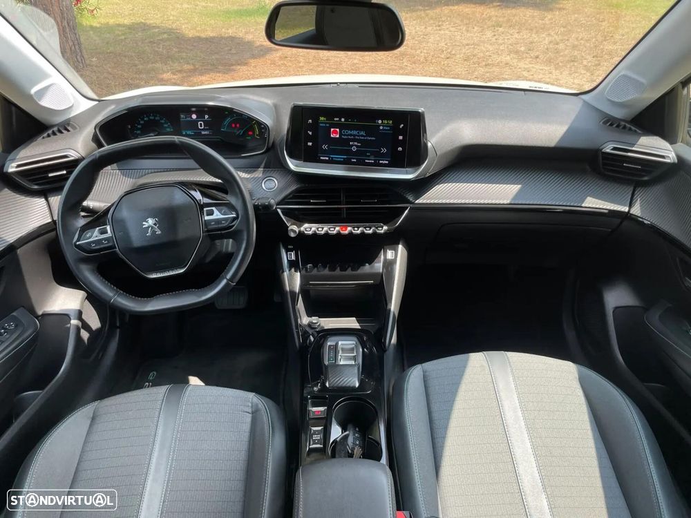 Peugeot e-208 50 kWh Allure Pack — fotografia 23