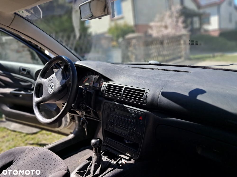 Volkswagen Passat - 4