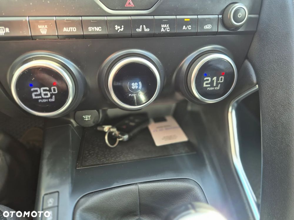 Jaguar E-Pace 2.0 i4D FWD S - 25