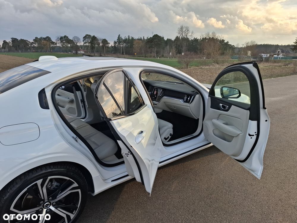 Volvo S60 B5 B Ultimate Dark - 9