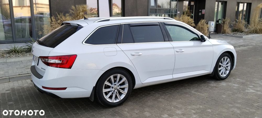 Skoda Superb 2.0 TDI DSG Sportline - 23