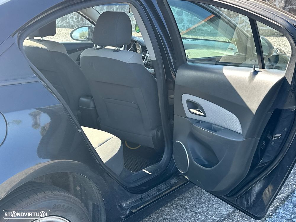 Chevrolet Cruze 1.6 LS - 29
