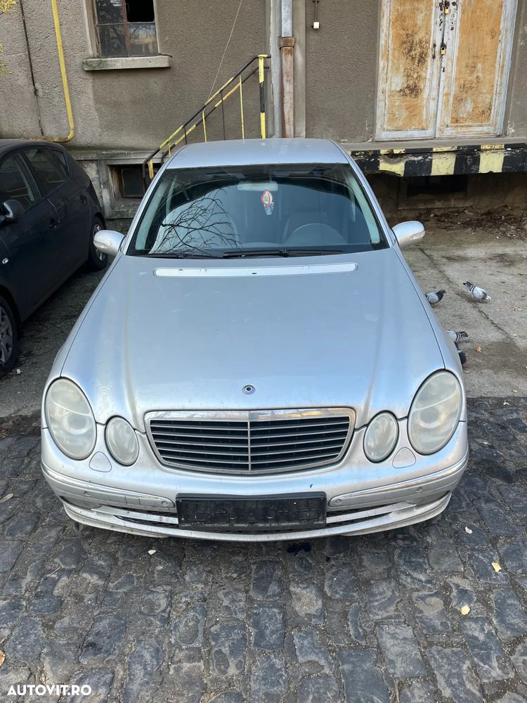 Far stanga/Far dreapta xenon Mercedes Benz E class W211 Europa - 1