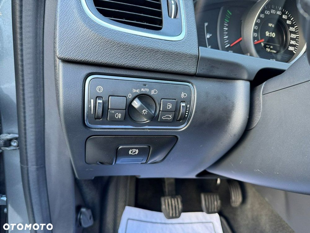 Volvo V60 Cross Country - 17