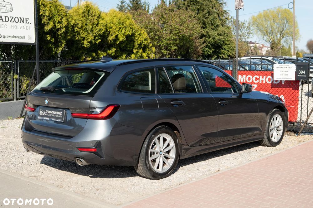BMW Seria 3 330i Sport Line - 36