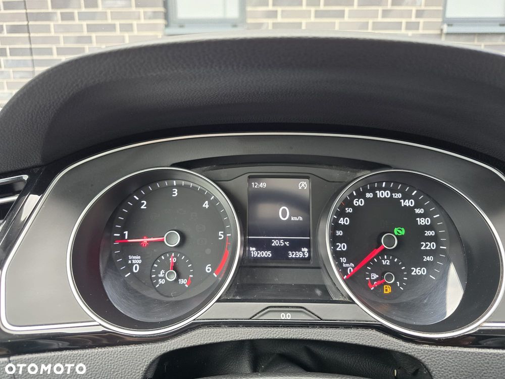 Volkswagen Passat 2.0 TDI SCR 4Motion DDG Highline - 32