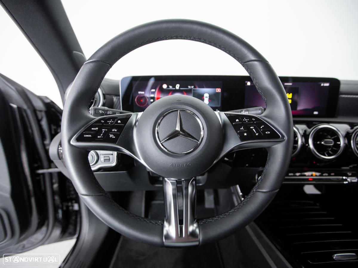 Mercedes-Benz CLA 180 Shooting Brake 7G-DCT - 16