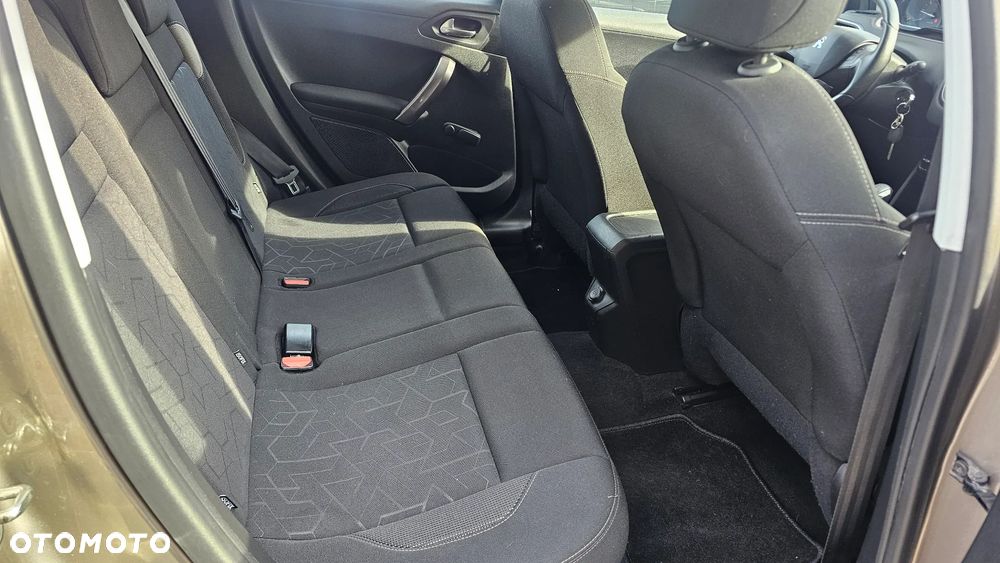 Peugeot 2008 1.6 e-HDi Style S&S - 14