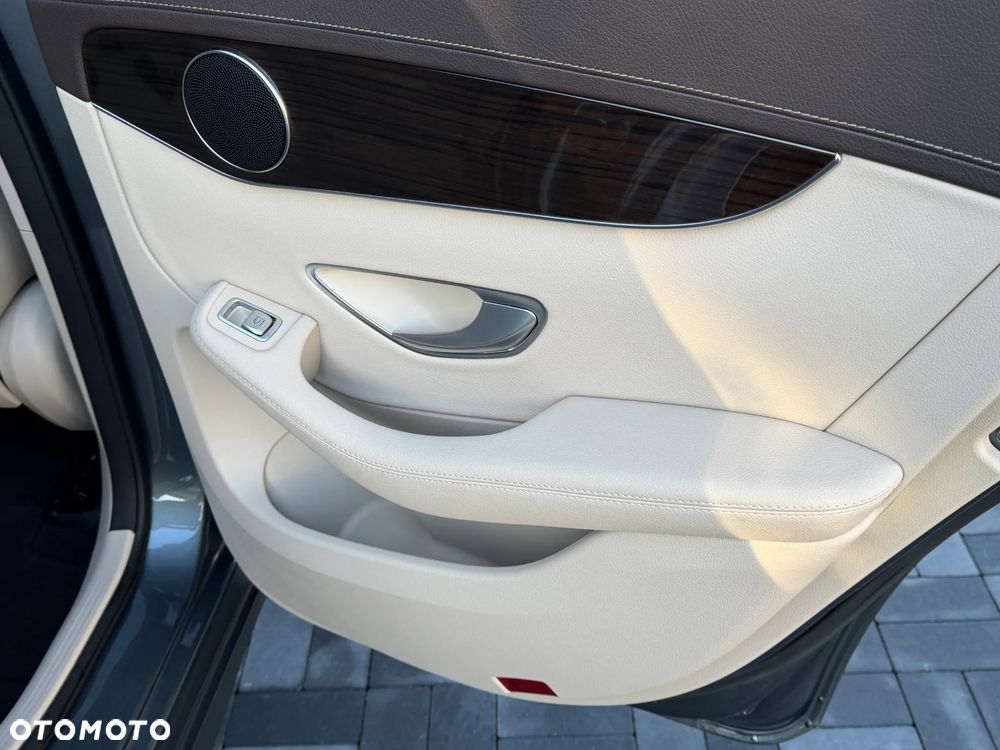 Mercedes-Benz GLC 300 de 4-Matic Business Edition - 30