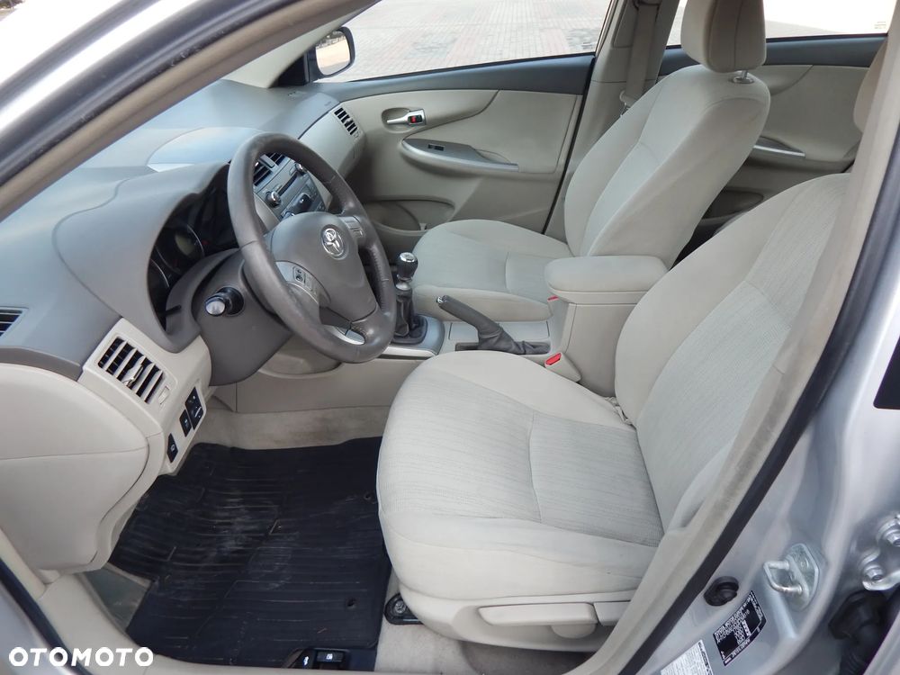 Toyota Corolla 1.6 Premium - 9