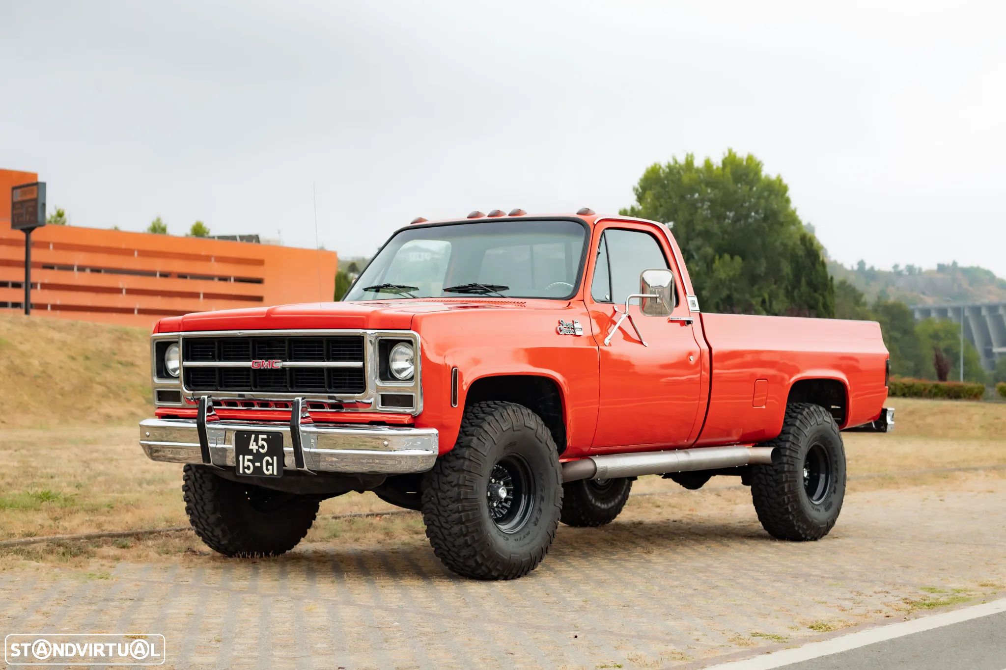 GMC Sierra - 1