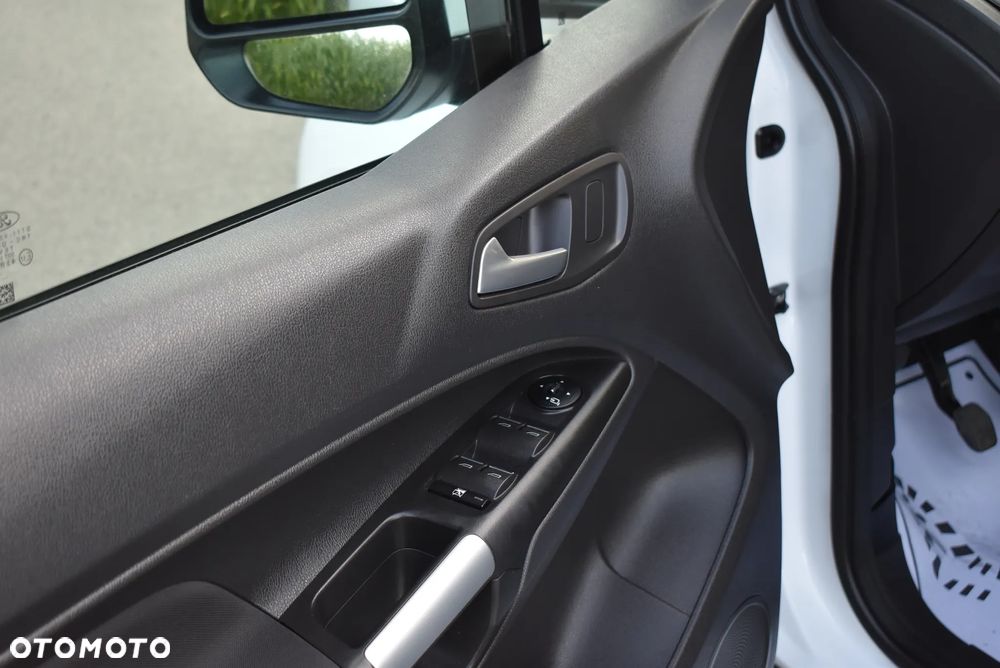 Ford Tourneo Connect 1.6 TDCi Titanium - 16