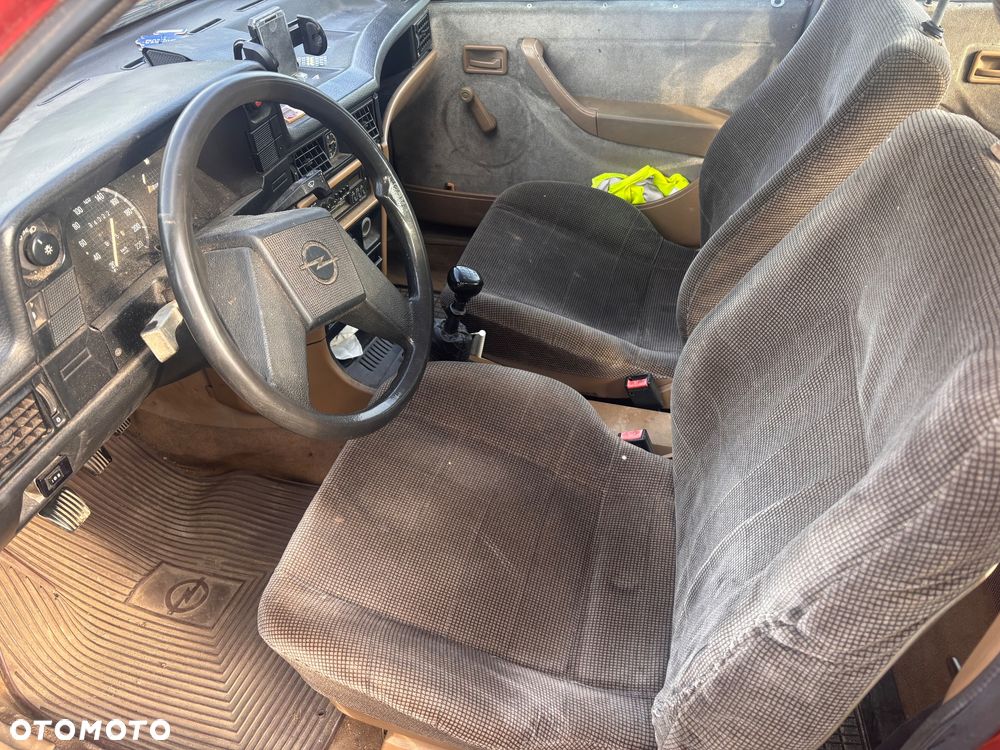 Opel Kadett 1.6 GL - 8