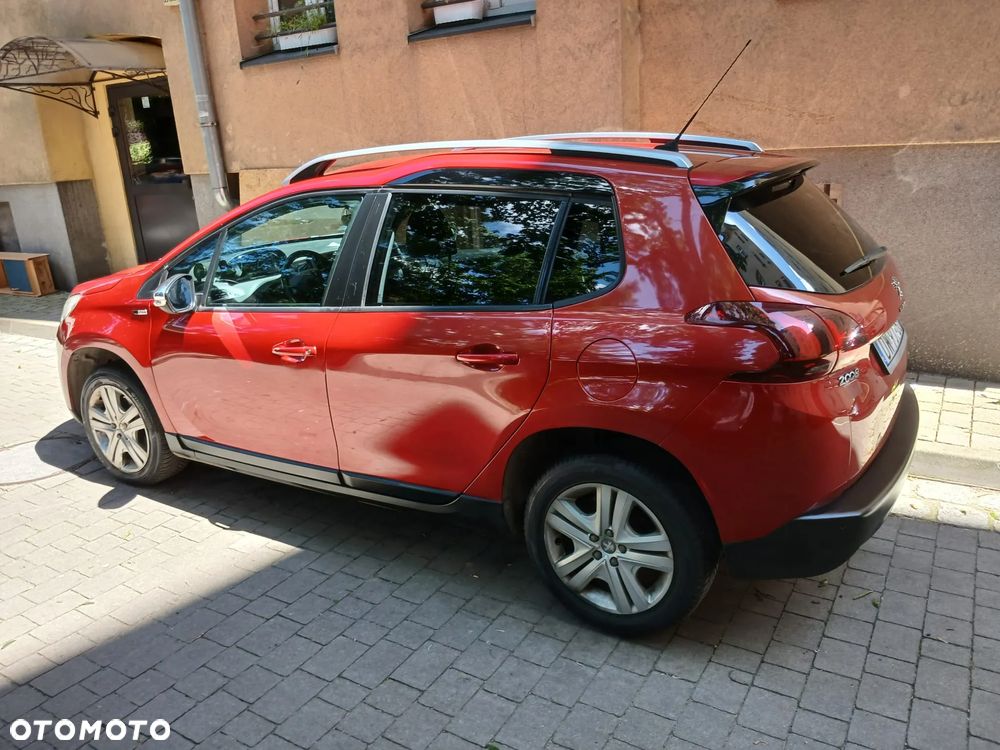 Peugeot 2008 1.2 Pure Tech Allure S&S - 6
