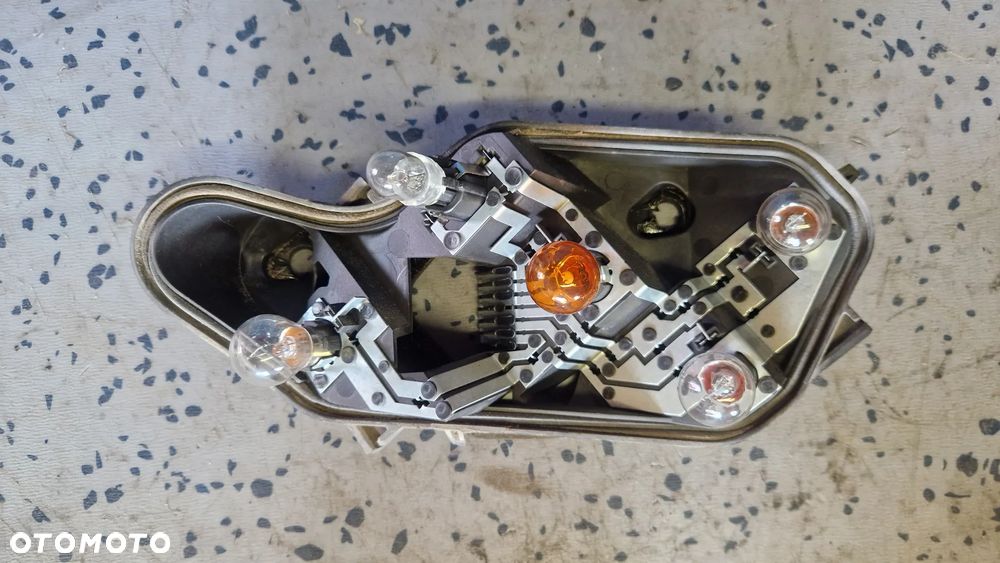 OPEL CORSA D 5D WKŁAD LAMPY TYŁ PRAWY 89037877A - 1