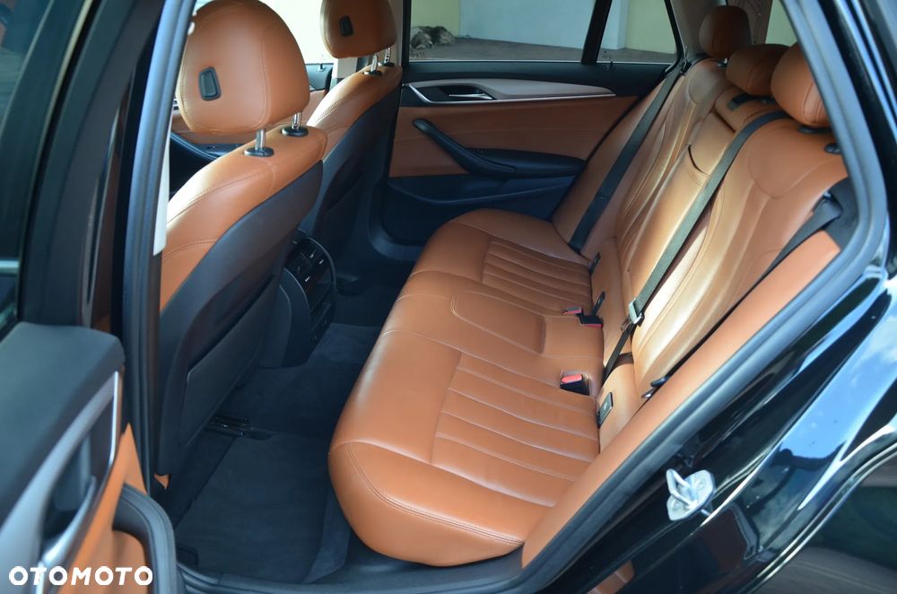 BMW Seria 5 520d M Sport - 24