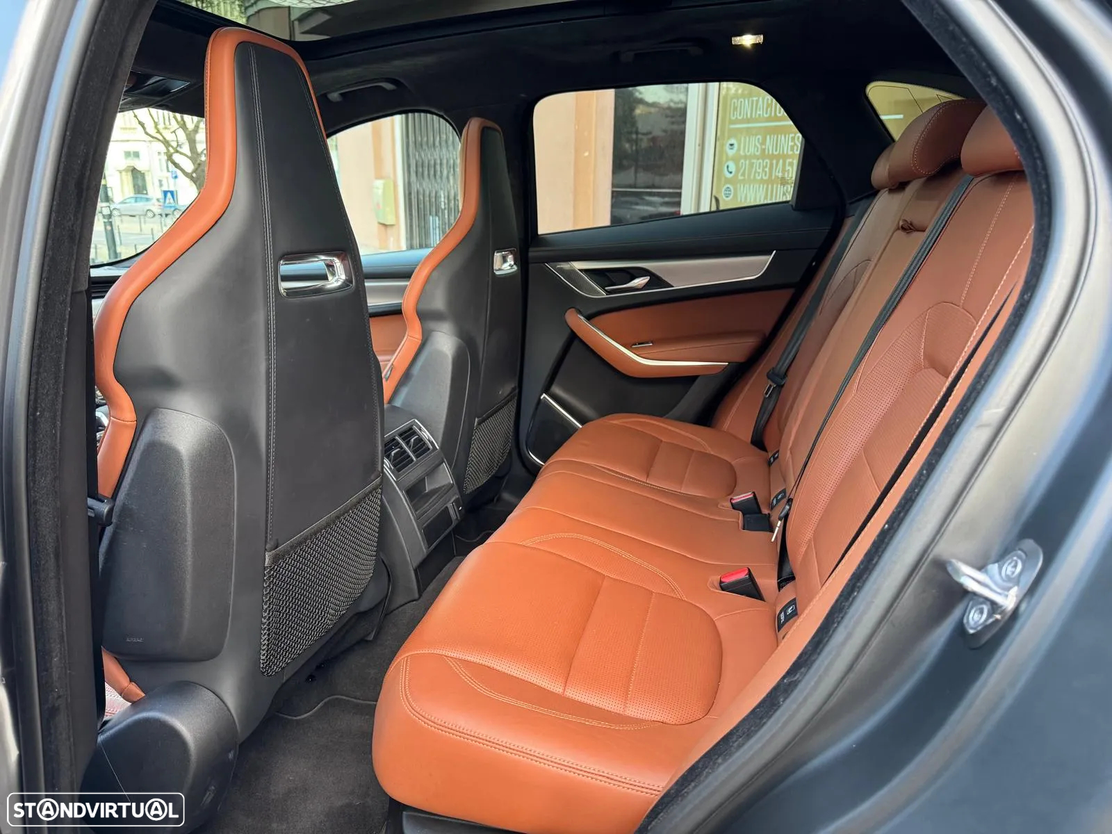 Jaguar F-Pace 2.0 P400e AWD R-Dynamic HSE - 36