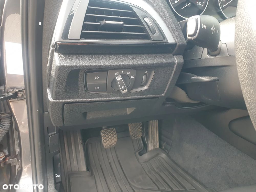 BMW Seria 1 120d xDrive - 8