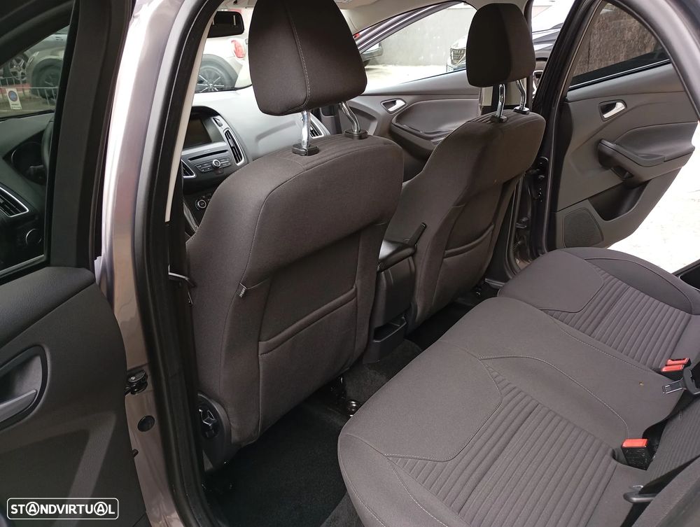 Ford Focus 1.0 EcoBoost S&S Aut. Titanium - 9