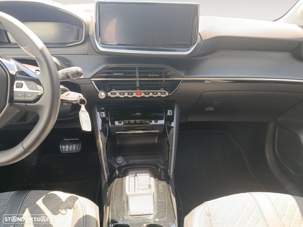 Peugeot 208 - 11